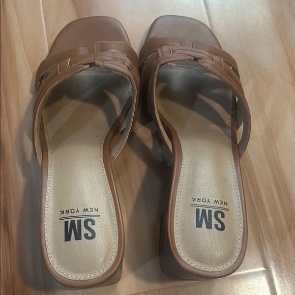 SM New York Brown Mules with Sleek Slip-On Style - Picture 3 of 5